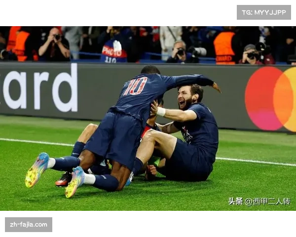 评论：巴黎圣日耳曼的混合防守在欧冠中暴露沟通问题，恩里克需在国际比赛日后解决。